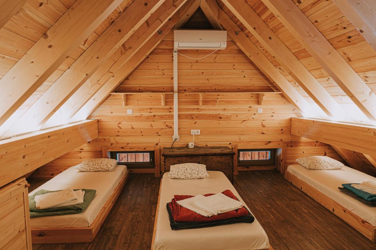 Hostel Lukna モイストラナ エクステリア 写真