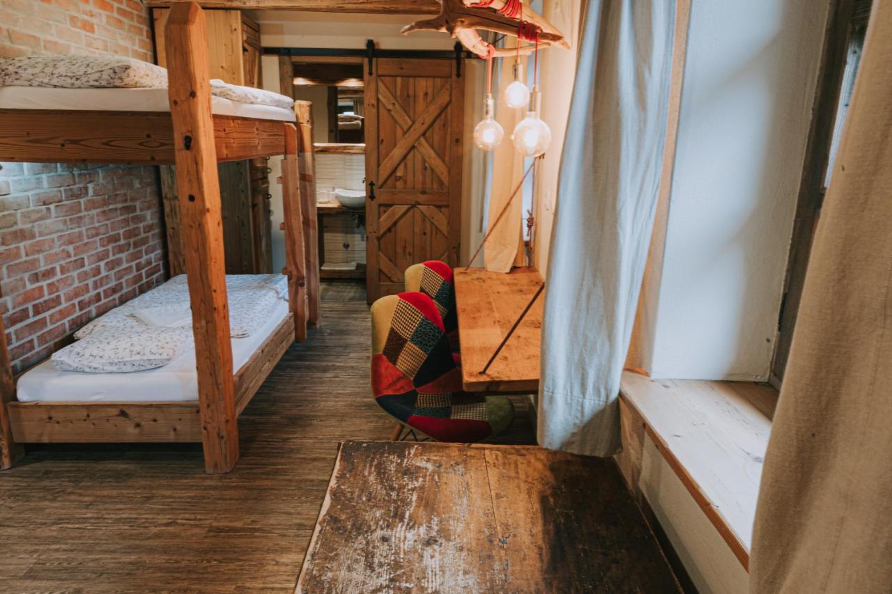 Hostel Lukna モイストラナ エクステリア 写真