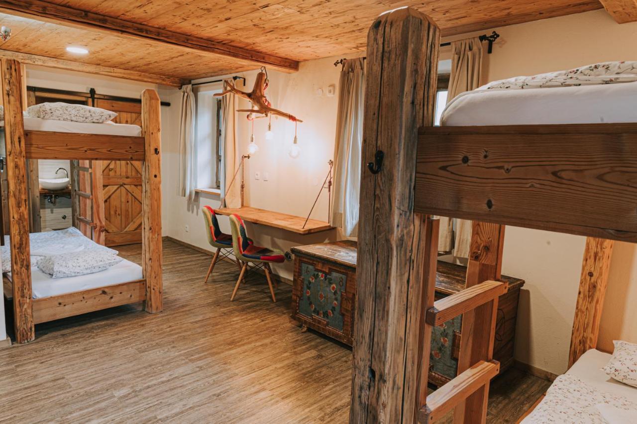Hostel Lukna モイストラナ エクステリア 写真