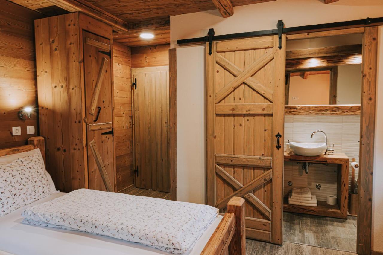 Hostel Lukna モイストラナ エクステリア 写真