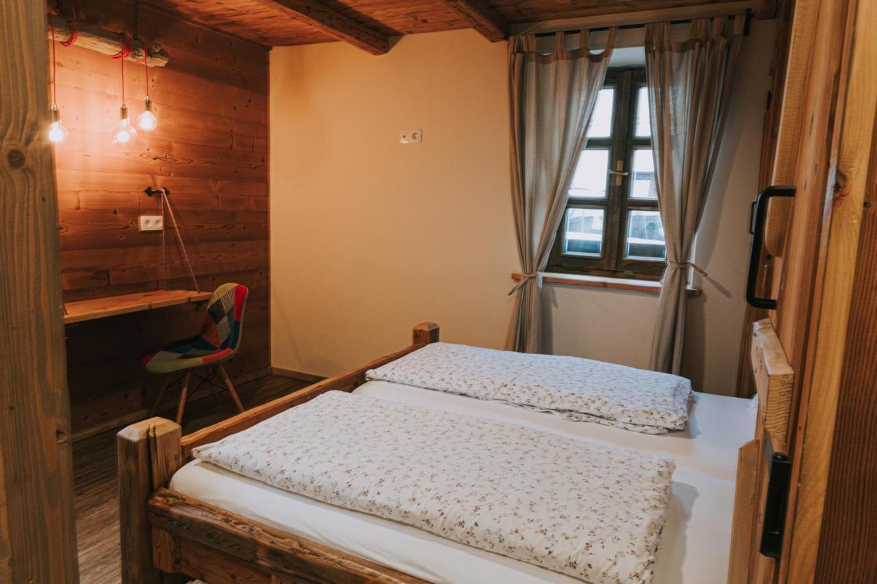 Hostel Lukna モイストラナ エクステリア 写真