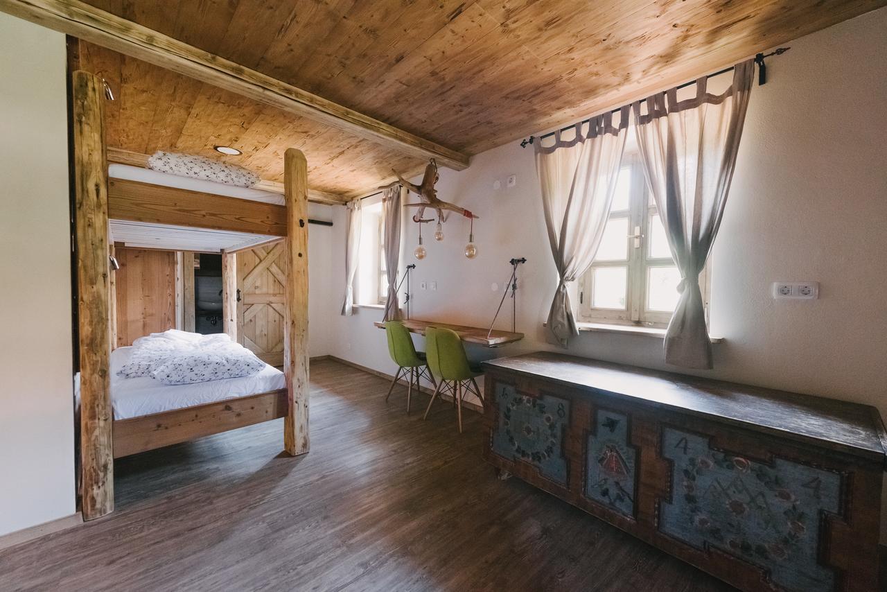 Hostel Lukna モイストラナ エクステリア 写真