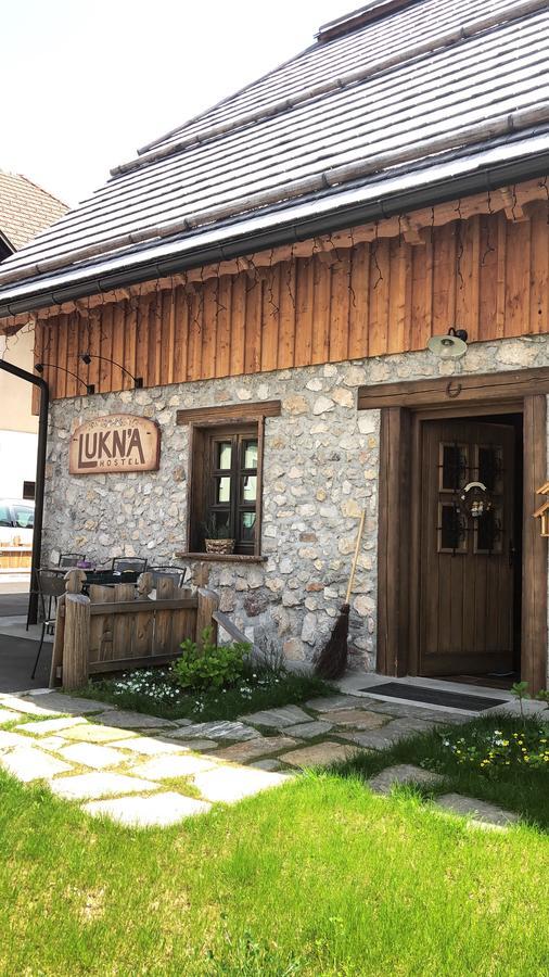 Hostel Lukna モイストラナ エクステリア 写真